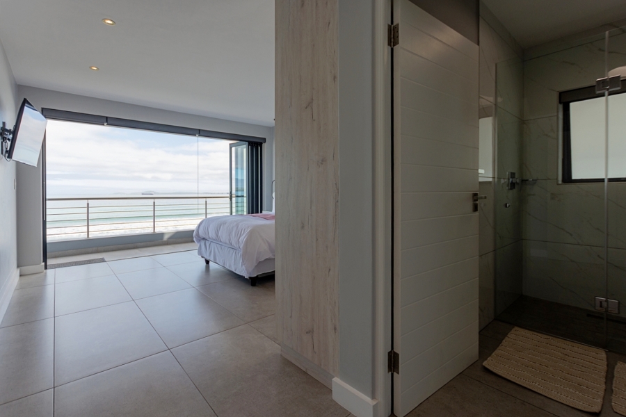 7 Bedroom Property for Sale in Calypso Beach Western Cape